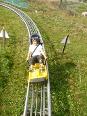 Neue Allwetter Sommerrodelbahn am Egidi-Buckel in St. Englmar. Neben an ist noch eine zweite Rodelbahn in der Rhre.