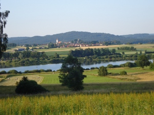 Schner Blick auf den Silbersee und im Hintergrund Treffelstein